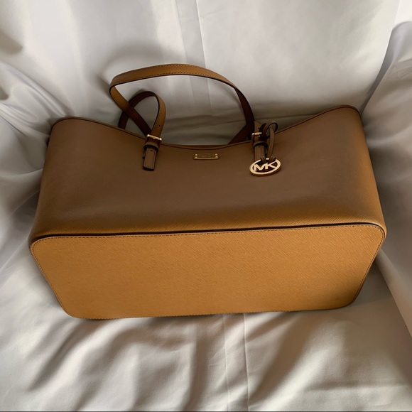 Large Oversized Michael Kors Tan Tote Bag - Picture 8 of 11